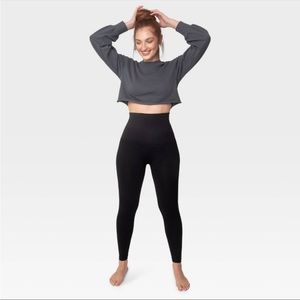 Like new Belly Bandit Postpartum Slim Straight
Compression Maternity Leggings